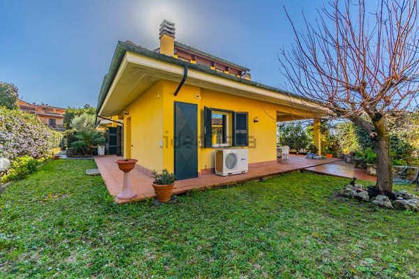 casa indipendente in vendita a Guidonia Montecelio in zona Guidonia