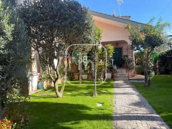 casa indipendente in vendita a Guidonia Montecelio in zona Marco Simone