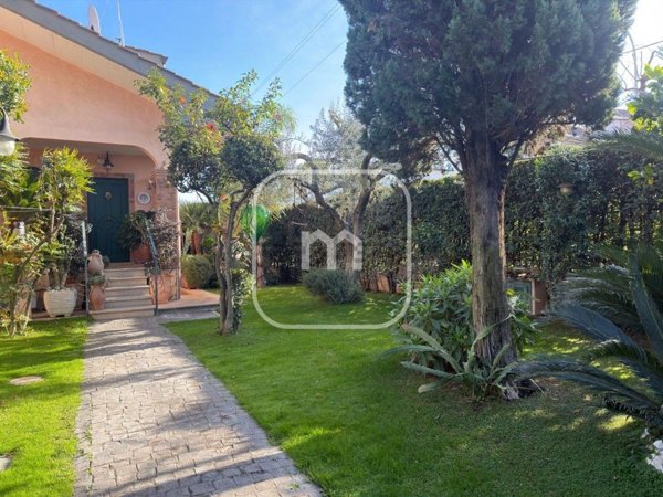 casa indipendente in vendita a Guidonia Montecelio in zona Marco Simone