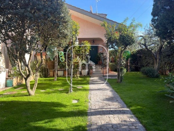 casa indipendente in vendita a Guidonia Montecelio in zona Marco Simone