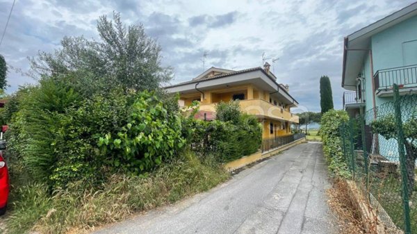 casa indipendente in vendita a Guidonia Montecelio in zona Montecelio