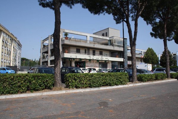 ufficio in vendita a Guidonia Montecelio in zona Colle Fiorito