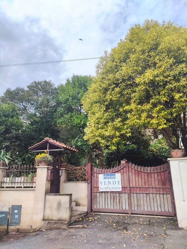 casa indipendente in vendita a Guidonia Montecelio in zona Guidonia