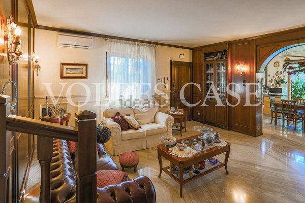 casa indipendente in vendita a Guidonia Montecelio in zona Guidonia