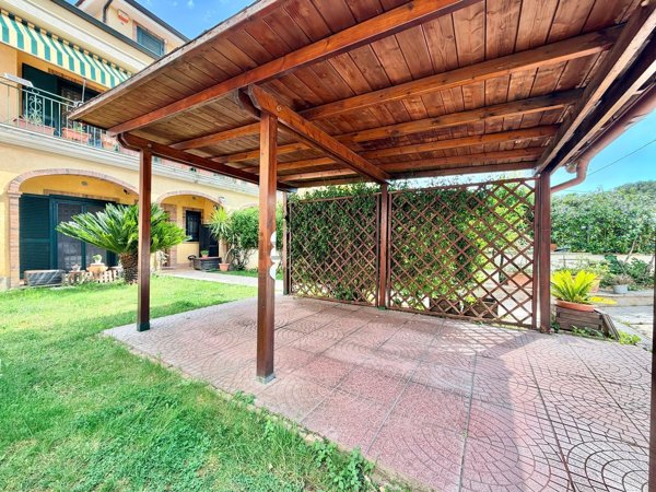 casa indipendente in vendita a Guidonia Montecelio in zona Marco Simone