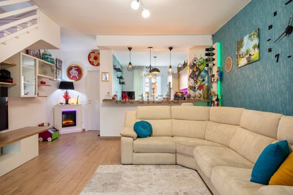 casa indipendente in vendita a Guidonia Montecelio in zona Setteville