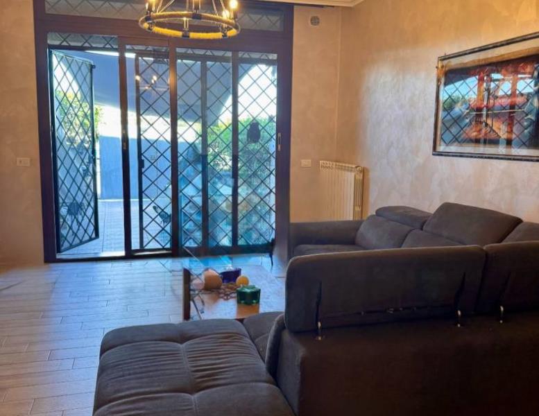 casa indipendente in vendita a Guidonia Montecelio in zona Marco Simone