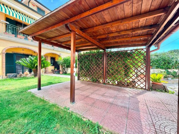 casa indipendente in vendita a Guidonia Montecelio in zona Marco Simone