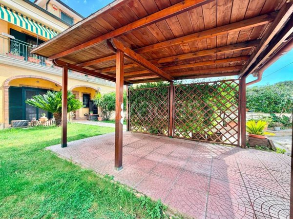casa indipendente in vendita a Guidonia Montecelio in zona Marco Simone
