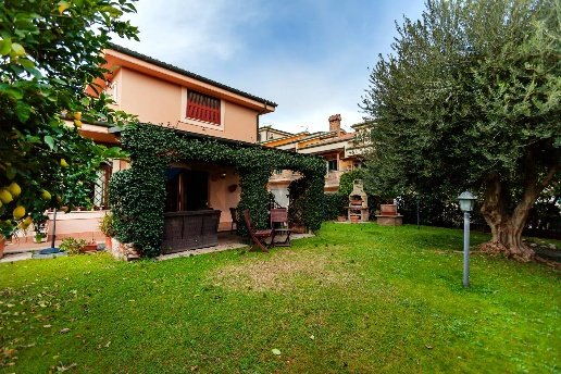 casa indipendente in vendita a Guidonia Montecelio in zona Setteville