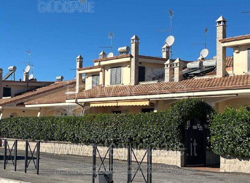 casa indipendente in vendita a Guidonia Montecelio in zona Marco Simone