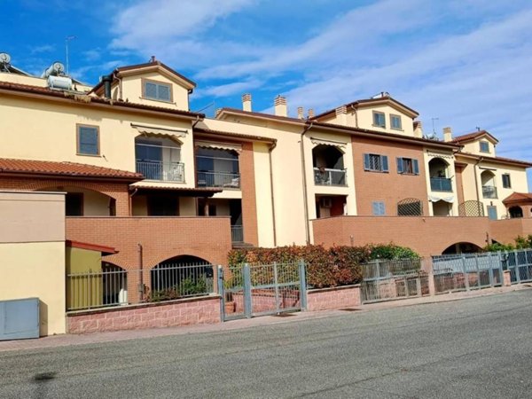 casa indipendente in vendita a Guidonia Montecelio in zona Setteville