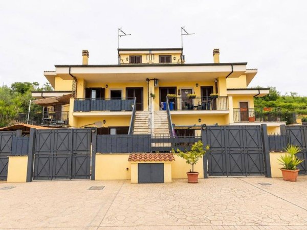 casa indipendente in vendita a Guidonia Montecelio in zona Marco Simone