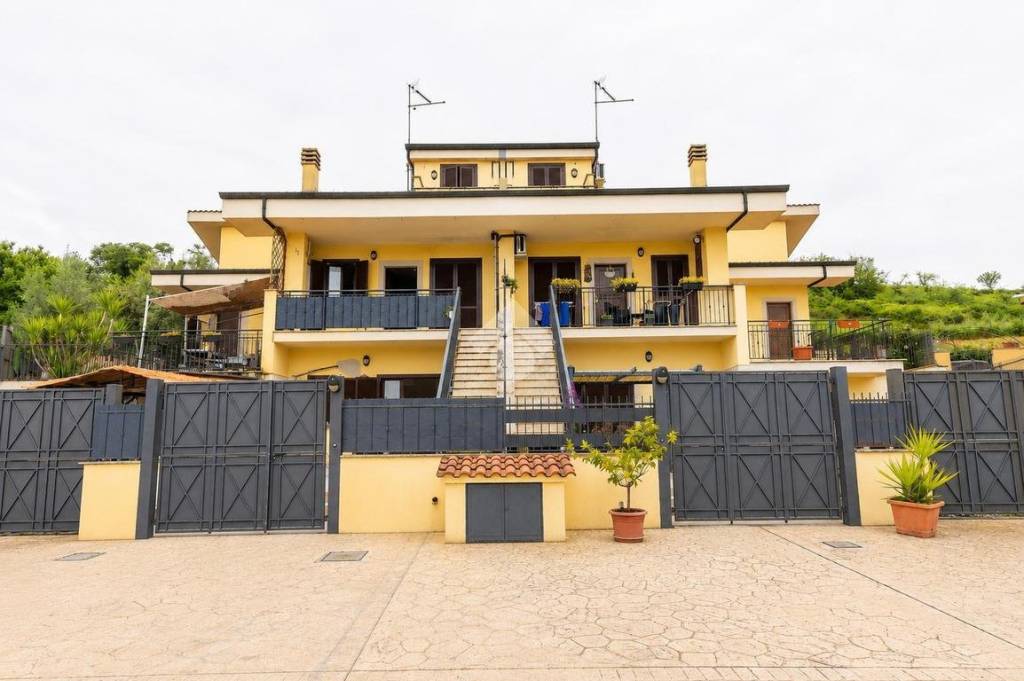 casa indipendente in vendita a Guidonia Montecelio in zona Marco Simone