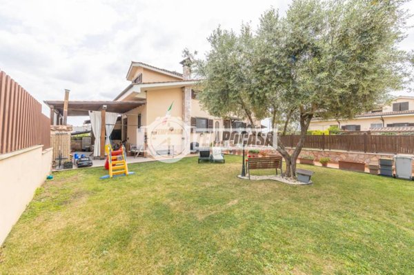 casa indipendente in vendita a Guidonia Montecelio in zona Guidonia