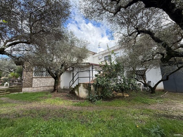 casa indipendente in vendita a Guidonia Montecelio in zona Montecelio