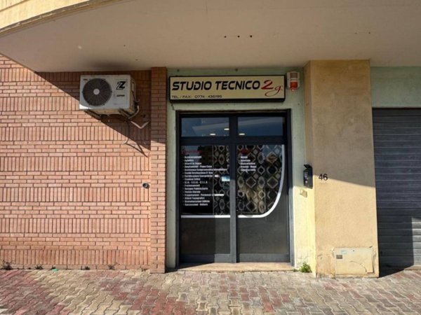 negozio in vendita a Guidonia Montecelio in zona Guidonia