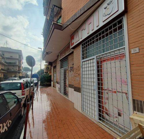 negozio in vendita a Guidonia Montecelio in zona Villanova