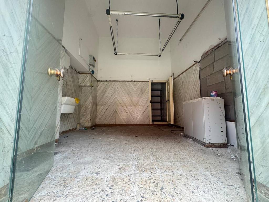 negozio in vendita a Guidonia Montecelio in zona Villalba