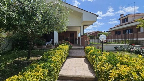 casa indipendente in vendita a Guidonia Montecelio