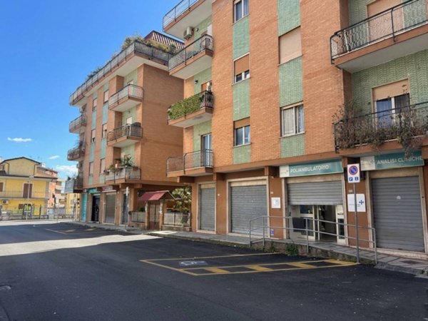 ufficio in vendita a Guidonia Montecelio in zona Villanova