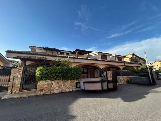 casa indipendente in vendita a Guidonia Montecelio in zona Villanova