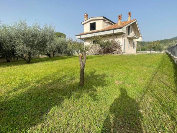 casa indipendente in vendita a Guidonia Montecelio in zona La Botte