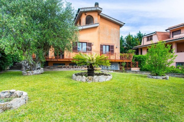 casa indipendente in vendita a Guidonia Montecelio