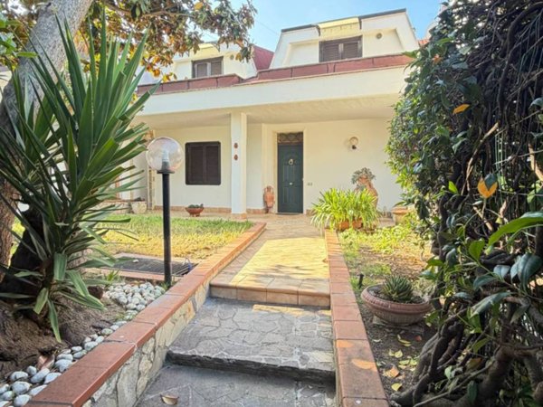 casa indipendente in vendita a Guidonia Montecelio in zona Colleverde