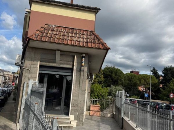 negozio in vendita a Guidonia Montecelio in zona Villanova