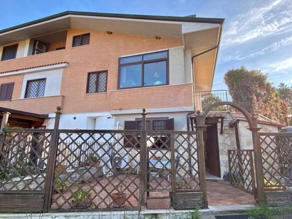casa indipendente in vendita a Guidonia Montecelio in zona Pichini