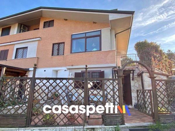 casa indipendente in vendita a Guidonia Montecelio in zona Pichini