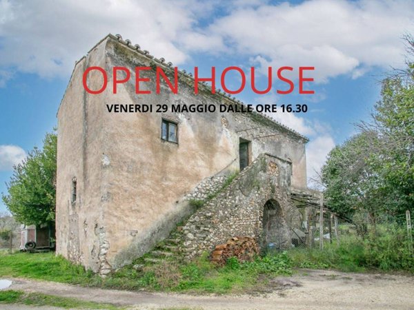 casa indipendente in vendita a Guidonia Montecelio in zona Guidonia