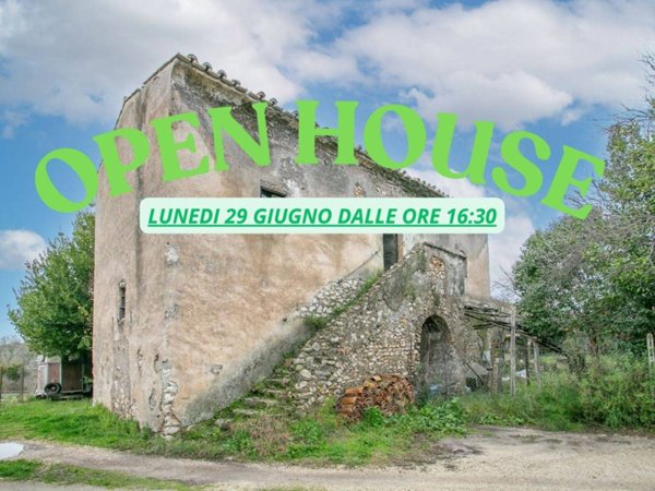 casa indipendente in vendita a Guidonia Montecelio in zona Montecelio