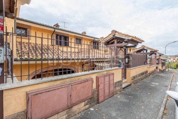 casa indipendente in vendita a Guidonia Montecelio in zona Pichini