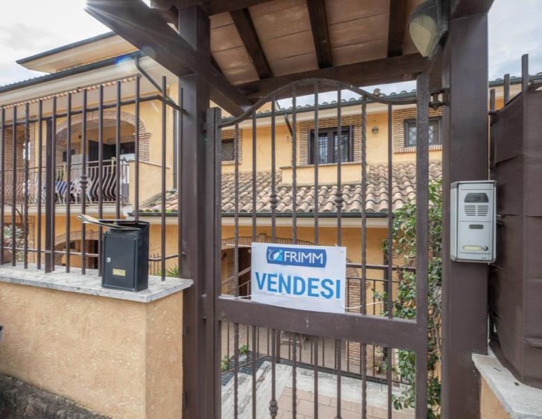 casa indipendente in vendita a Guidonia Montecelio in zona Pichini