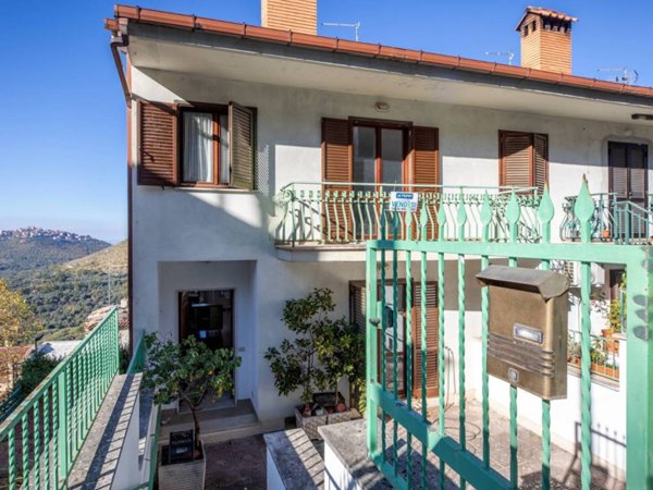 casa indipendente in vendita a Guidonia Montecelio in zona Montecelio