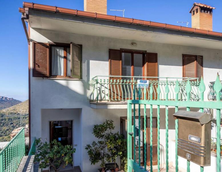 casa indipendente in vendita a Guidonia Montecelio in zona Montecelio