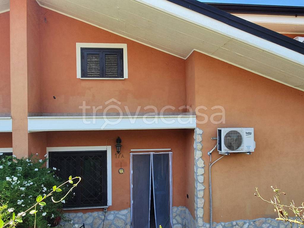 casa indipendente in vendita a Guidonia Montecelio in zona Pichini