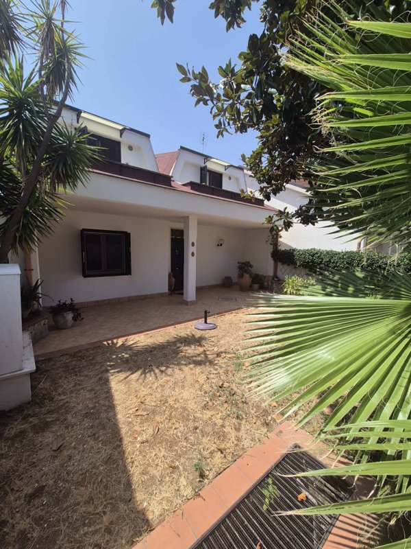 casa indipendente in vendita a Guidonia Montecelio in zona Colleverde