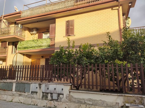 appartamento in vendita a Guidonia Montecelio in zona Guidonia