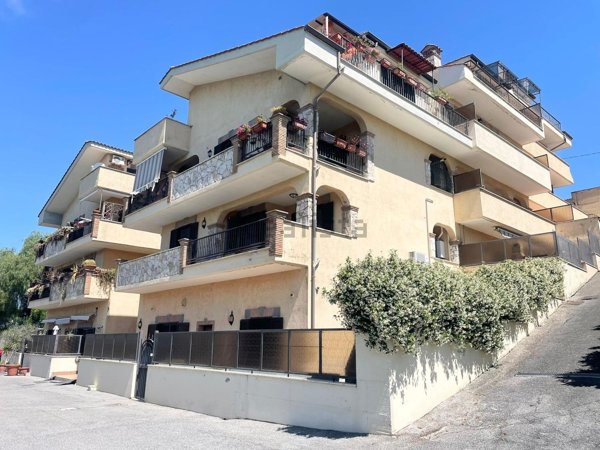 appartamento in vendita a Guidonia Montecelio in zona Marco Simone