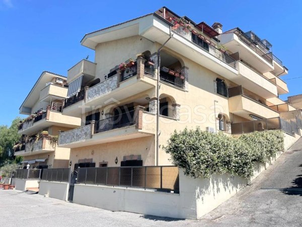 appartamento in vendita a Guidonia Montecelio in zona Marco Simone
