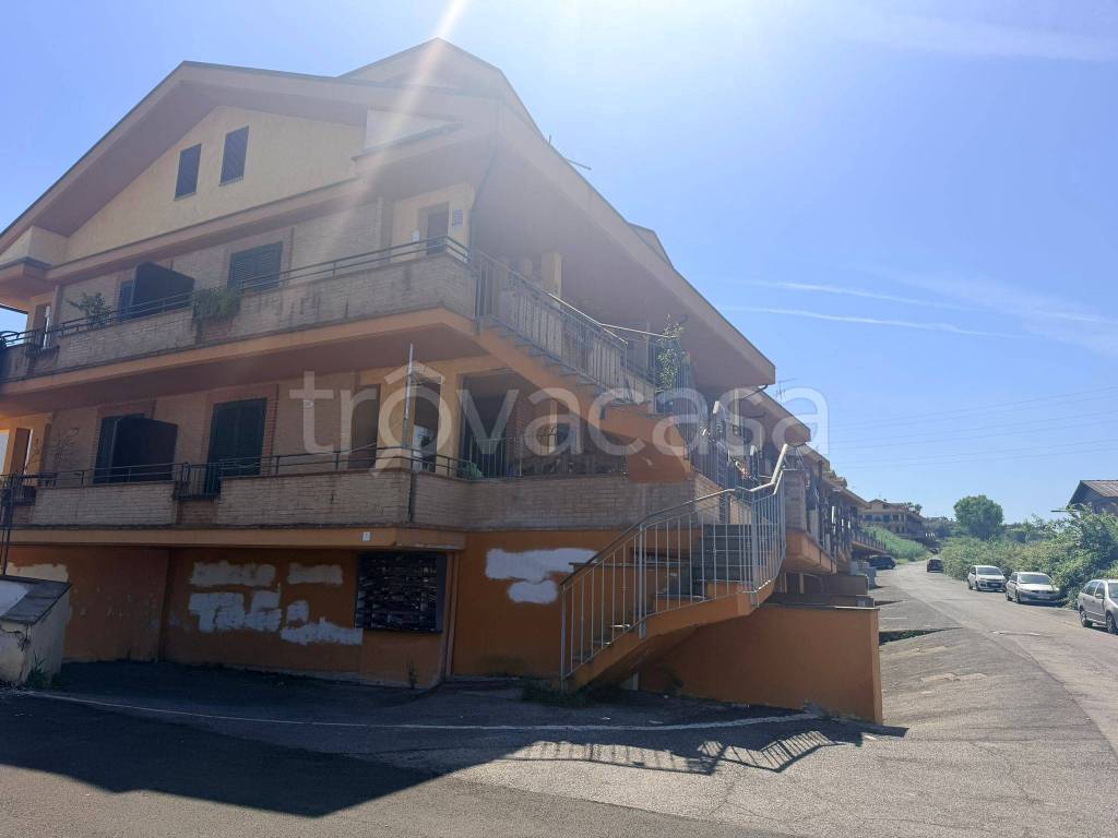 appartamento in vendita a Guidonia Montecelio in zona Pichini