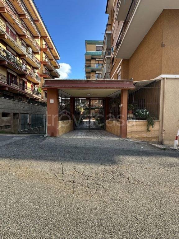 appartamento in vendita a Guidonia Montecelio in zona Guidonia