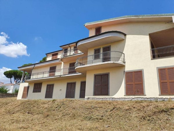 casa indipendente in vendita a Guidonia Montecelio in zona Colleverde