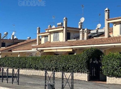 casa indipendente in vendita a Guidonia Montecelio in zona Marco Simone