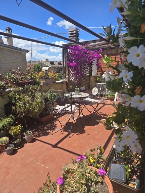 appartamento in vendita a Guidonia Montecelio in zona Colle Fiorito