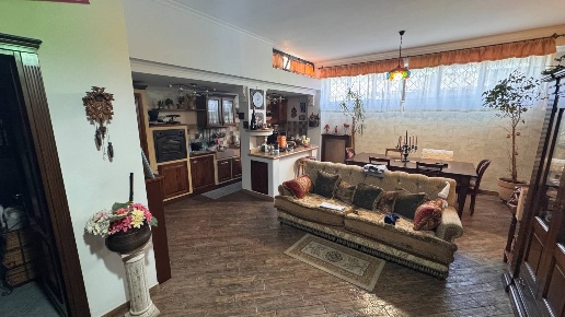 casa indipendente in vendita a Guidonia Montecelio in zona Villanova