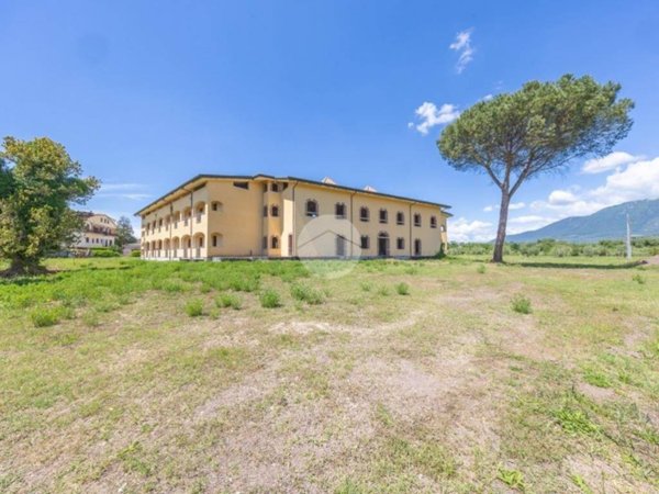 intera palazzina in vendita a Guidonia Montecelio in zona Guidonia